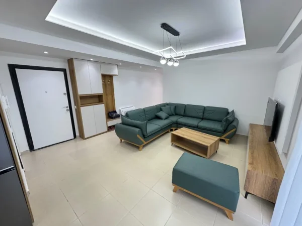 Tirane, jepet me qera apartament 2+1+Ballkon Kati 1, 170 m² 1.000 € (kodra e diellit)