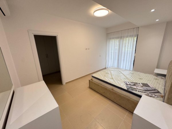 Tirane, jepet me qera apartament 2+1+Ballkon Kati 1, 170 m² 1.000 € (kodra e diellit)