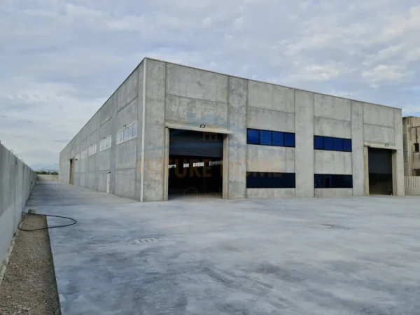 Durres, jepet me qera magazine Kati 0, 6.030 m² 9.000 € (Fllake, Durres)