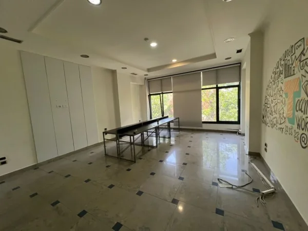 Tirane, shitet ambjent biznesi Kati 0, 350 m² 1.600.000 € (Sheshi Wilson)