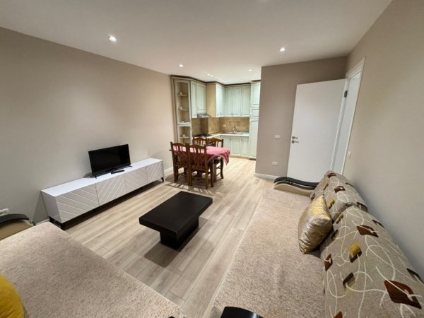 Tirane, jepet me qera apartament 1+1+Ballkon Kati 6, 80 m² 500 € (don bosko)
