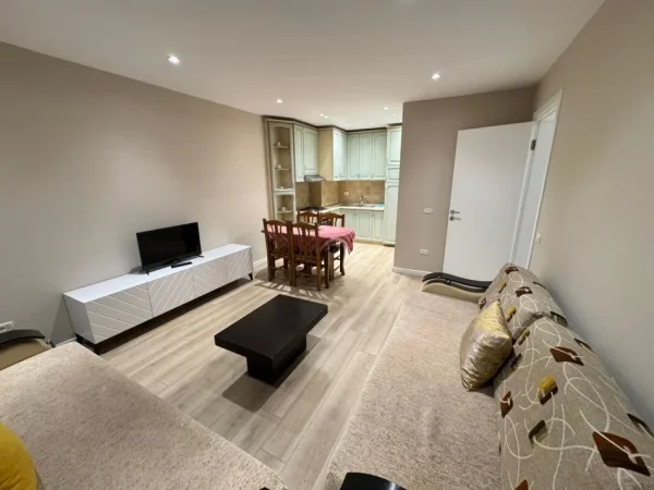 Tirane, jepet me qera apartament 1+1+Ballkon Kati 6, 80 m² 500 € (don bosko)