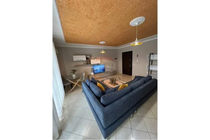 Tirane, jepet me qera apartament 1+1+Ballkon Kati 3, 70 m² 550 € (Liqeni I Thate)