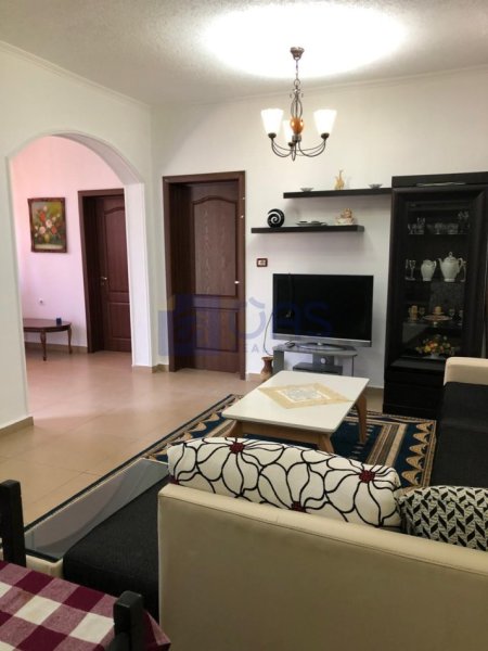 Tirane, jepet me qera apartament 1+1+Aneks+Ballkon Kati 1, 90 m² 450 € (Don Bosco)