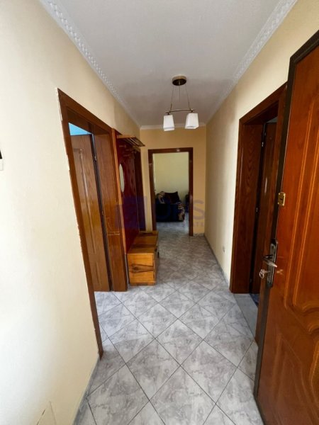 Tirane, jepet me qera 2+1+Aneks+Ballkon , (Is)