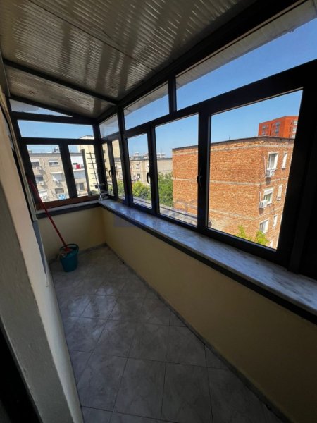 Tirane, jepet me qera 2+1+Aneks+Ballkon , (Is)