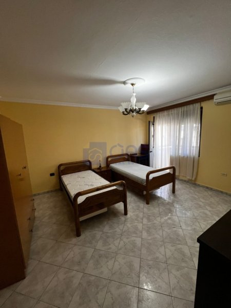 Tirane, jepet me qera 2+1+Aneks+Ballkon , (Is)