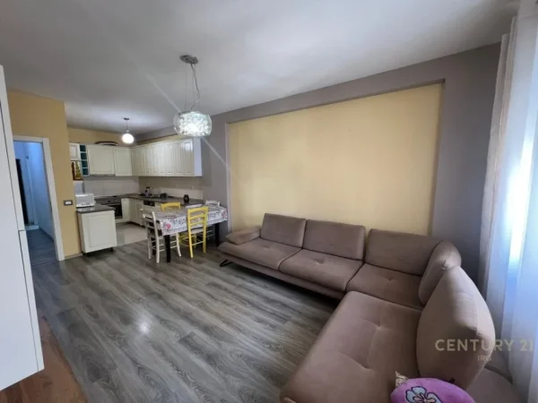 Tirane, jepet me qera apartament 2+1 Kati 5, 90 m² 550 € (Bar Artisti)