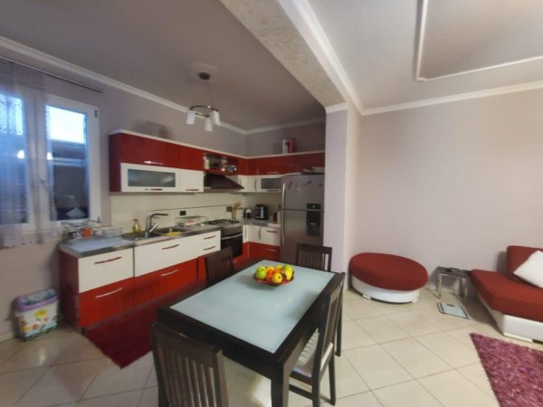 Tirane, shitet Vile 2+1 Kati 2, 486 m² 370.000 € (Sauk, rruga &quot;Zambaku&quot;)