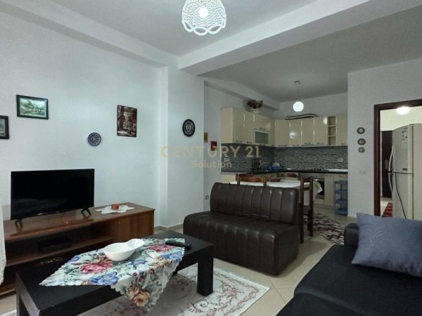 Tirane, jepet me qera apartament 1+1 Kati 5, 63 m² 400 € (Pran Rrethrrotullimit)