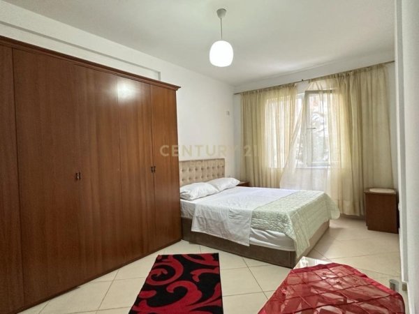 Tirane, jepet me qera apartament 1+1 Kati 5, 63 m² 400 € (Pran Rrethrrotullimit)