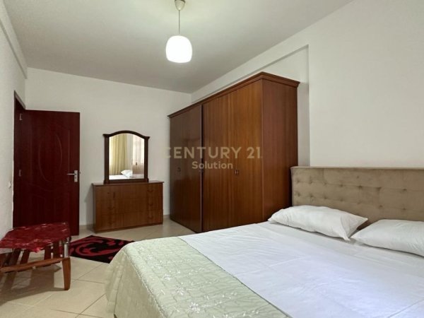 Tirane, jepet me qera apartament 1+1 Kati 5, 63 m² 400 € (Pran Rrethrrotullimit)