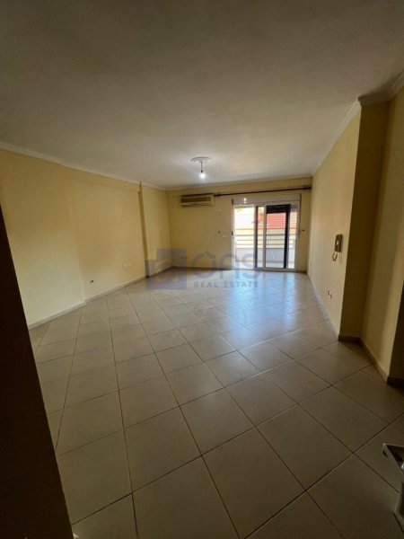 Tirane, jepet me qera apartament 2+1+Aneks+Ballkon Kati 2, 100 m² 500 € (Rruga Riza Cerova)