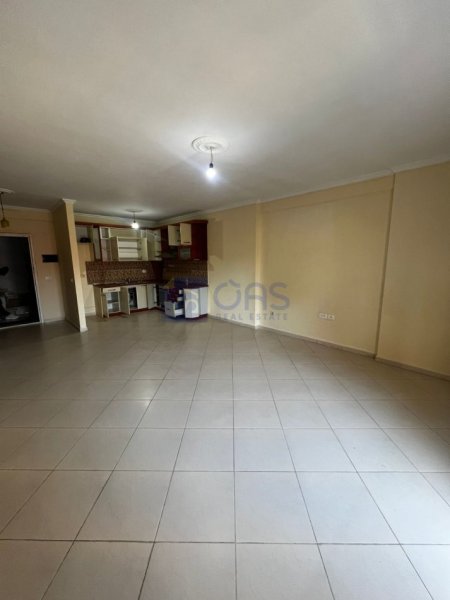 Tirane, jepet me qera apartament 2+1+Aneks+Ballkon Kati 2, 100 m² 500 € (Rruga Riza Cerova)