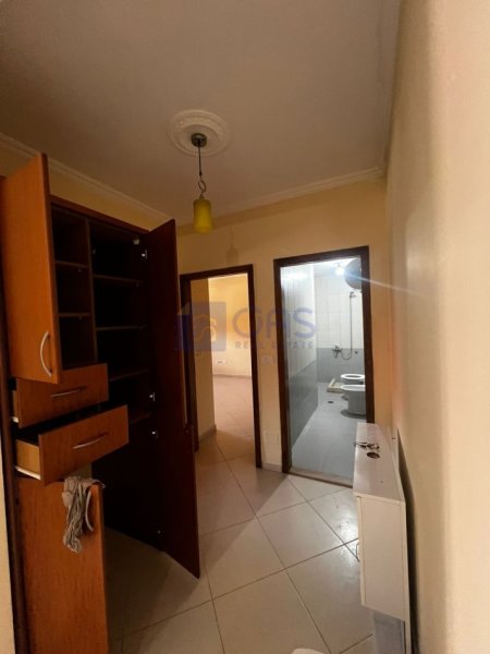 Tirane, jepet me qera apartament 2+1+Aneks+Ballkon Kati 2, 100 m² 500 € (Rruga Riza Cerova)