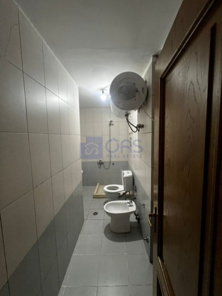 Tirane, jepet me qera apartament 2+1+Aneks+Ballkon Kati 2, 100 m² 500 € (Rruga Riza Cerova)
