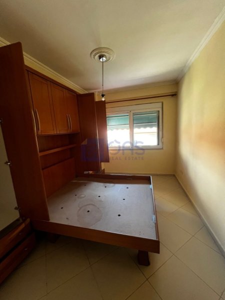 Tirane, jepet me qera apartament 2+1+Aneks+Ballkon Kati 2, 100 m² 500 € (Rruga Riza Cerova)