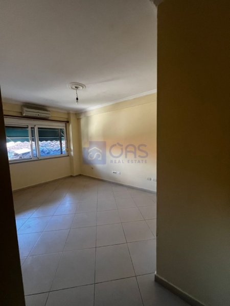 Tirane, jepet me qera apartament 2+1+Aneks+Ballkon Kati 2, 100 m² 500 € (Rruga Riza Cerova)