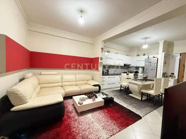 Tirane, jepet me qera apartament 2+1 Kati 5, 100 m² 650 € 