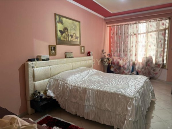 Tirane, jepet me qera apartament 2+1 Kati 5, 100 m² 650 € 