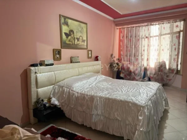 Tirane, jepet me qera apartament 2+1 Kati 5, 100 m² 650 € 