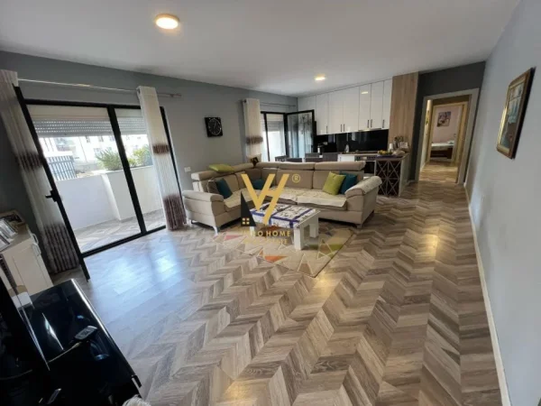 Tirane, jepet me qera apartament 2+1+Ballkon Kati 1, 140 m² 1.000 € (5 MAJI)