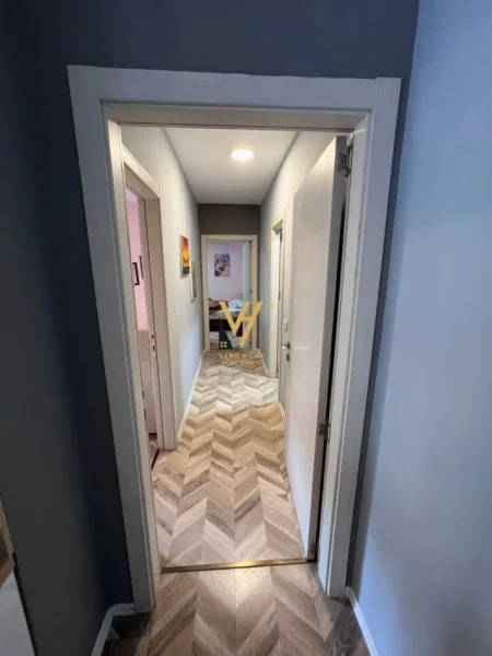 Tirane, jepet me qera apartament 2+1+Ballkon Kati 1, 140 m² 1.000 € (5 MAJI)