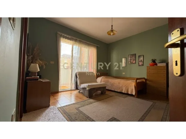 Tirane, shes apartament 2+1+2+Ballkon , 135 m² 260.000 € (Komuna e Parisit)