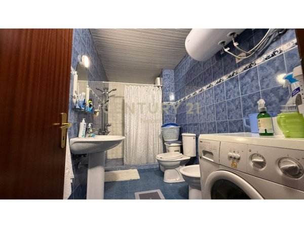 Tirane, shes apartament 2+1+2+Ballkon , 135 m² 260.000 € (Komuna e Parisit)