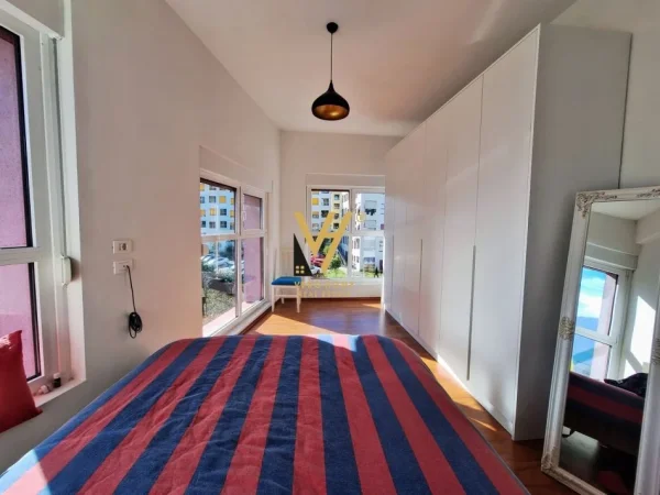 Tirane, jepet me qera apartament 2+1+Ballkon Kati 5, 85 m² 550 € (KOMPLEKSI MANGALEMI)
