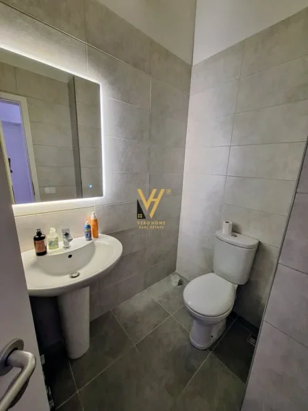 Tirane, jepet me qera apartament 2+1+Ballkon Kati 5, 85 m² 550 € (KOMPLEKSI MANGALEMI)