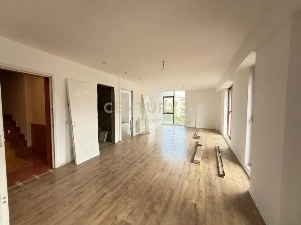 Tirane, jepet me qera zyre Kati 3, 84 m² 1.500 € 