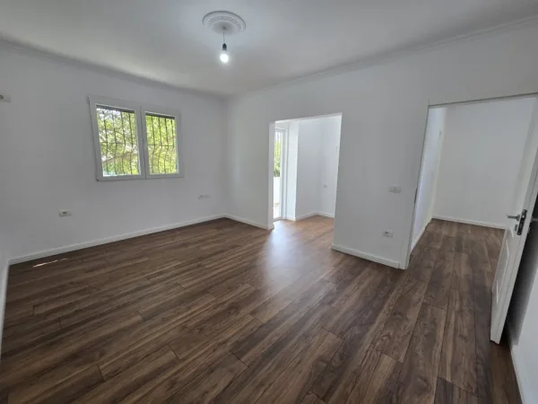 Tirane, shitet apartament 1+1+Aneks+Ballkon Kati 2, 59 m² 122.000 € (Bulevardi Bajram Curri)