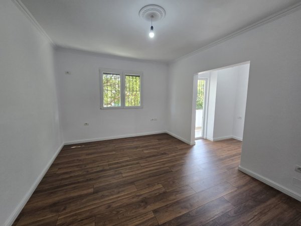 Tirane, shitet apartament 1+1+Aneks+Ballkon Kati 2, 59 m² 122.000 € (Bulevardi Bajram Curri)