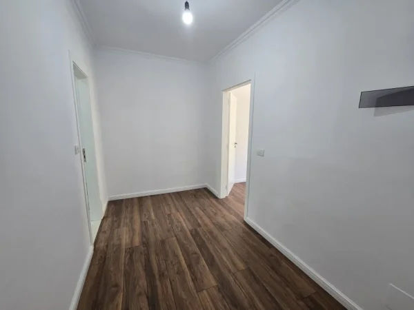 Tirane, shitet apartament 1+1+Aneks+Ballkon Kati 2, 59 m² 122.000 € (Bulevardi Bajram Curri)