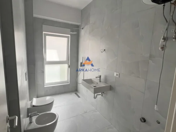 Tirane, shitet apartament 1+1+Ballkon Kati 5, 60 m² 96.000 € (ALI DEMI)
