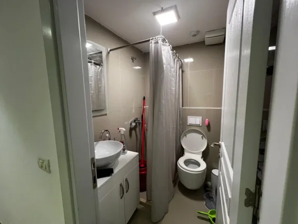 Tirane, jepet me qera apartament duplex 1+1 Kati 1, 75 m² 500 € (Te Spitali Amerikan 3)