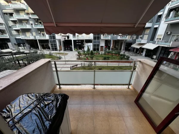 Tirane, jepet me qera apartament duplex 1+1 Kati 1, 75 m² 500 € (Te Spitali Amerikan 3)