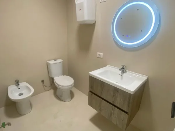 Durres, jepet me qera ambjent biznesi Kati 8, 430 m² (Galaktiku)