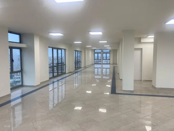 Durres, jepet me qera ambjent biznesi Kati 8, 430 m² (Galaktiku)