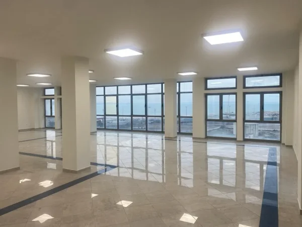 Durres, jepet me qera ambjent biznesi Kati 8, 430 m² (Galaktiku)