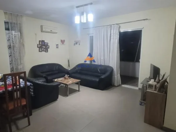 Tirane, shitet apartament 2+1+Ballkon Kati 3, 138 m² 130.000 € (PRANE RRUGES KONFERENCA E PEZES SPITALI AMERIKAN 3)