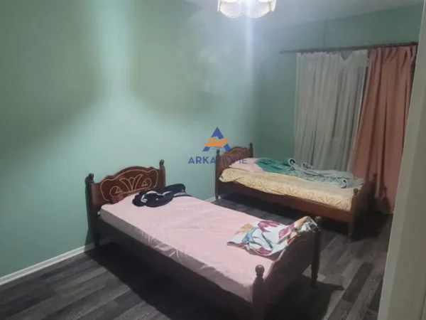Tirane, shitet apartament 2+1+Ballkon Kati 3, 138 m² 130.000 € (PRANE RRUGES KONFERENCA E PEZES SPITALI AMERIKAN 3)