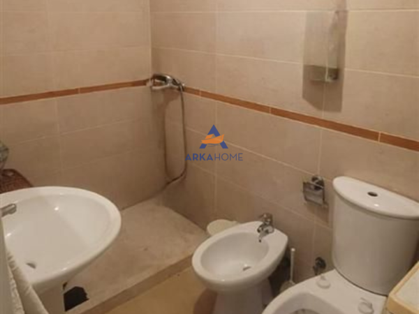 Tirane, shitet apartament 2+1+Ballkon Kati 3, 138 m² 130.000 € (PRANE RRUGES KONFERENCA E PEZES SPITALI AMERIKAN 3)