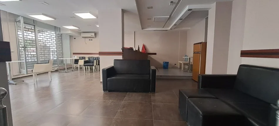 Durres, jepet me qera ambjent biznesi Kati 0, 130 m² 600 € (UKD)