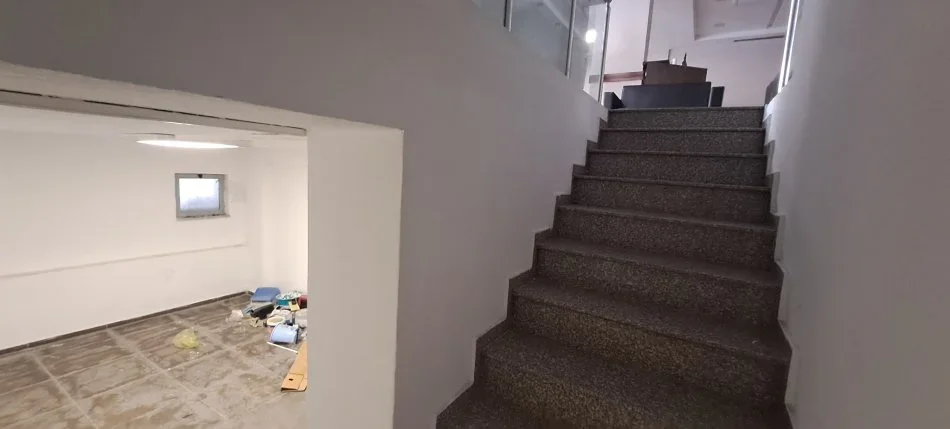 Durres, jepet me qera ambjent biznesi Kati 0, 130 m² 600 € (UKD)