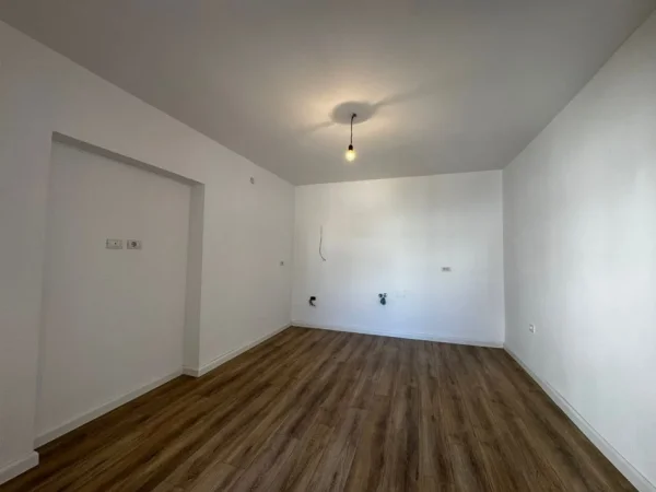 Tirane, shitet apartament 1+1 Kati 4, 44 m² 106.000 € (Mozaiku pran ringut)