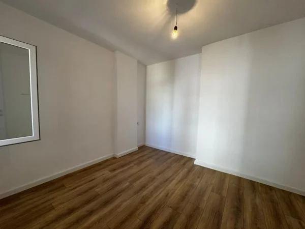 Tirane, shitet apartament 1+1 Kati 4, 44 m² 106.000 € (Mozaiku pran ringut)