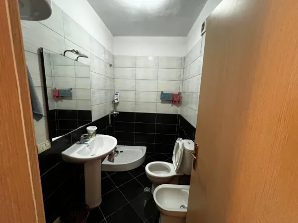 Tirane, jepet me qera apartament 2+1 Kati 8, 78 m² 350 € (Astir)