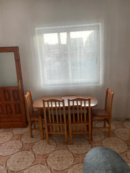 Tirane,📍 *JEPET ME QERA HYRJE 1+1 NE 5 MAJI, PËRBALLË ODA BAR*  Kati 2, 65 m² 300 € (5 Maji)